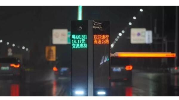 收费LED发光栏杆臂比普通收费栏杆臂的好处有哪些？