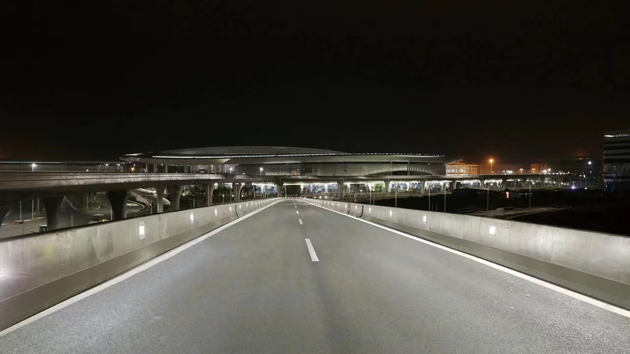 《路桥防眩护栏灯具：提升道路品质与安全的利器》